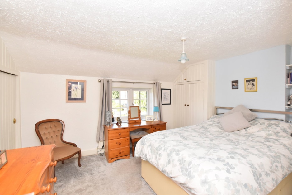 Neston Road, Willaston Village, CH64