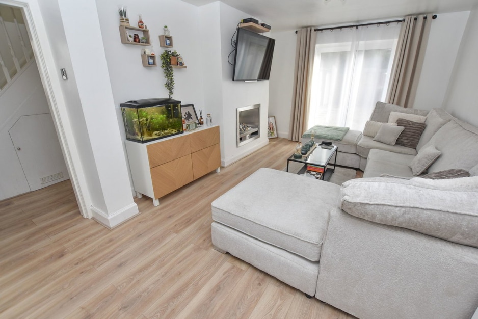 Mainwaring Road, Bromborough