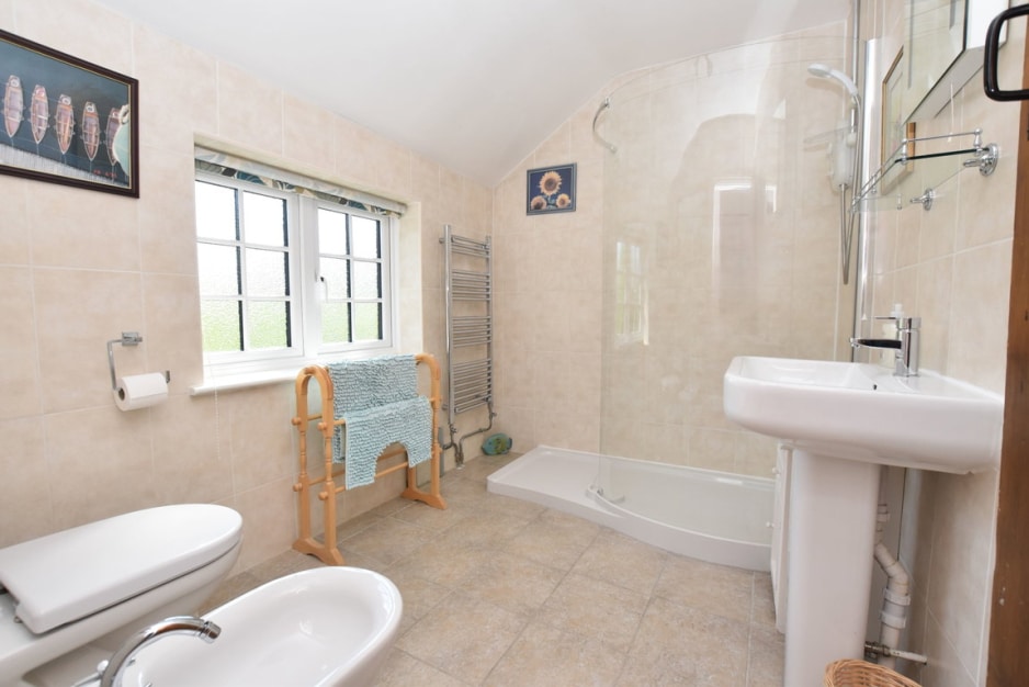 Neston Road, Willaston Village, CH64