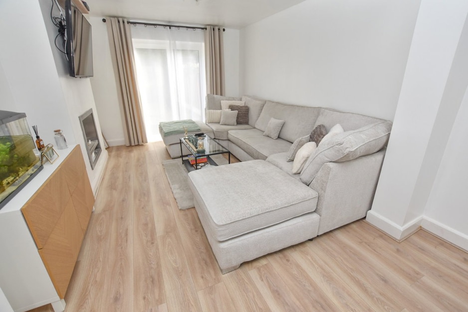 Mainwaring Road, Bromborough