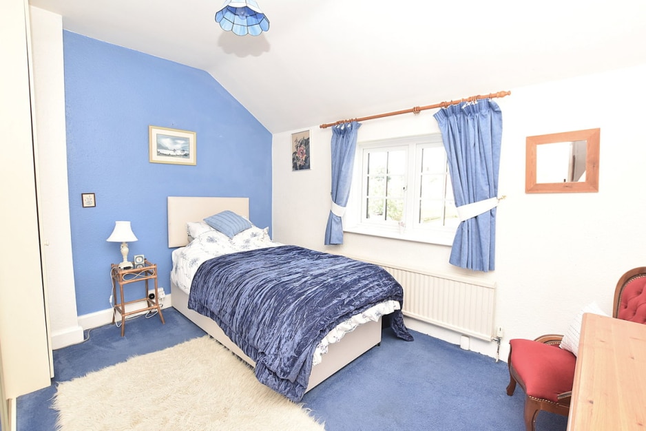 Neston Road, Willaston Village, CH64
