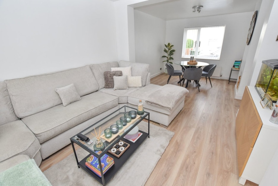 Mainwaring Road, Bromborough