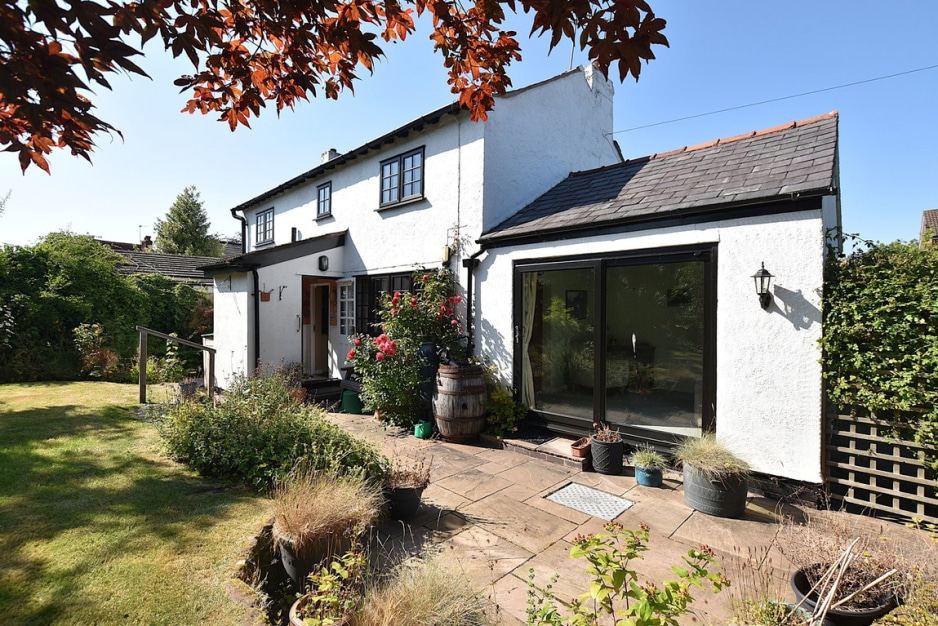 Neston Road, Willaston Village, CH64