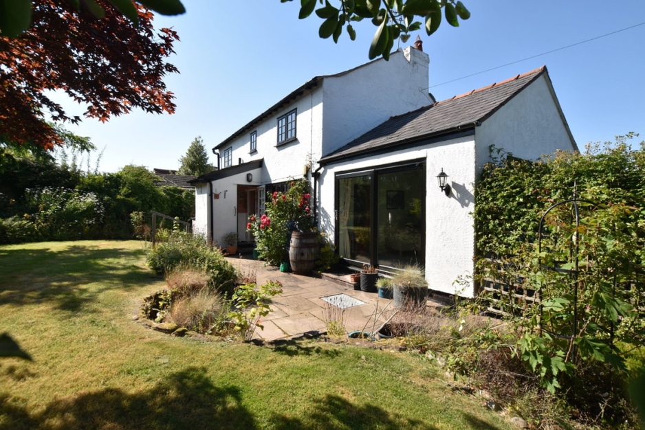 Neston Road, Willaston Village, CH64