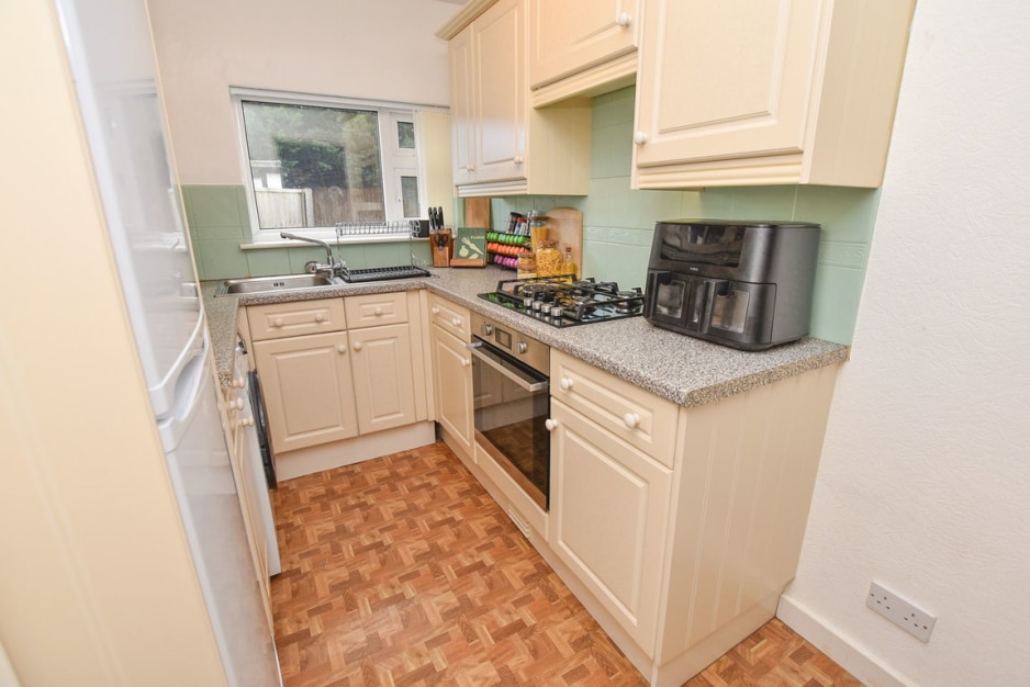 Mainwaring Road, Bromborough