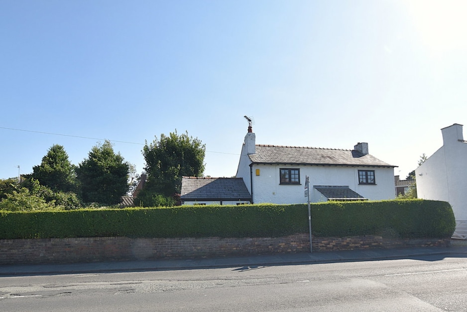 Neston Road, Willaston Village, CH64