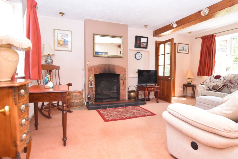 Neston Road, Willaston Village, CH64