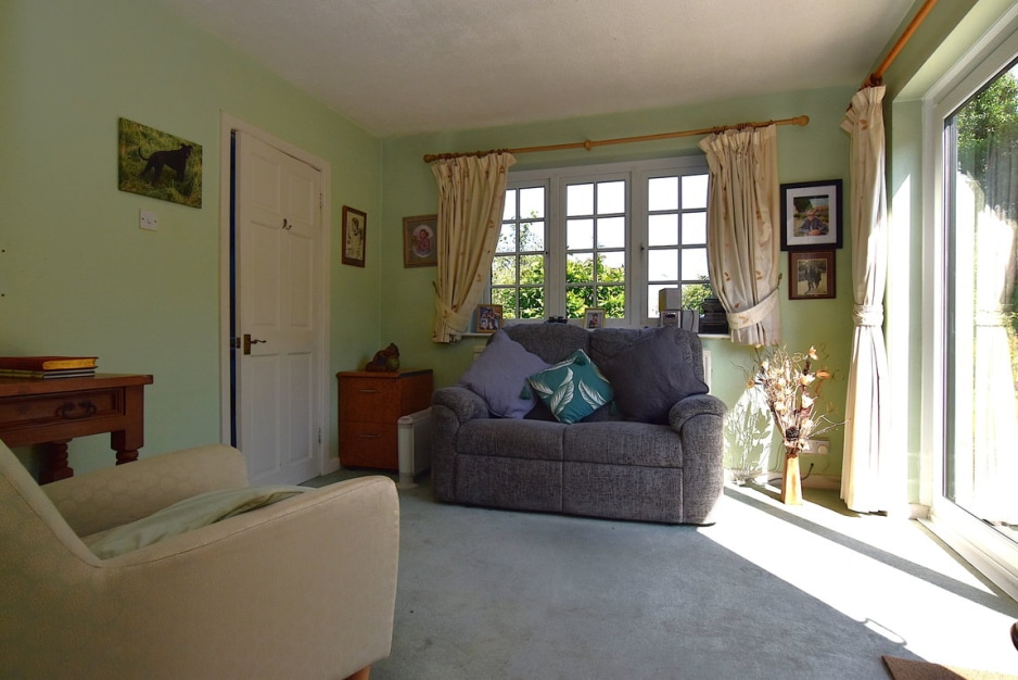 Neston Road, Willaston Village, CH64