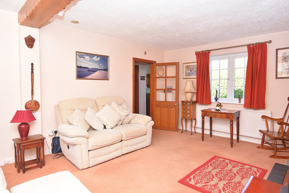 Neston Road, Willaston Village, CH64