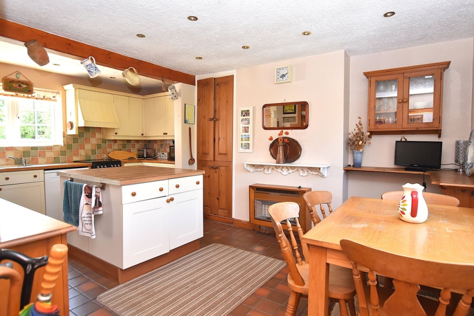 Neston Road, Willaston Village, CH64