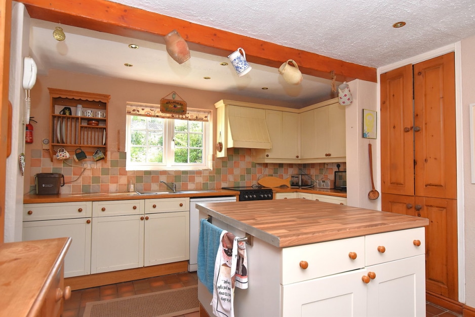 Neston Road, Willaston Village, CH64