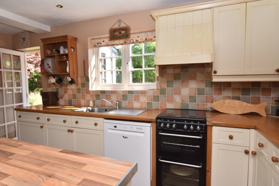 Neston Road, Willaston Village, CH64