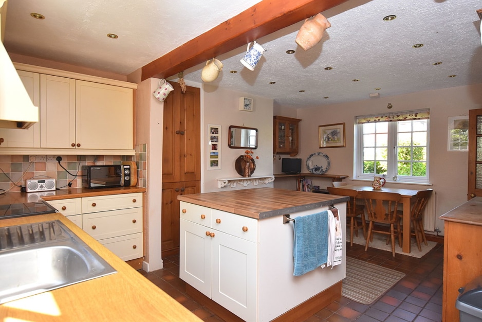 Neston Road, Willaston Village, CH64