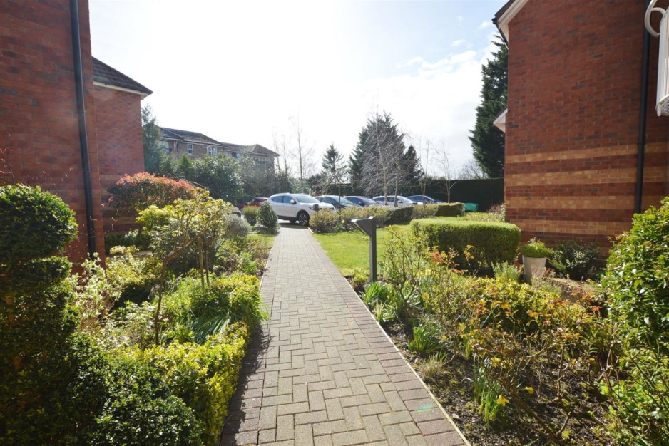 Plymyard Avenue, Bromborough